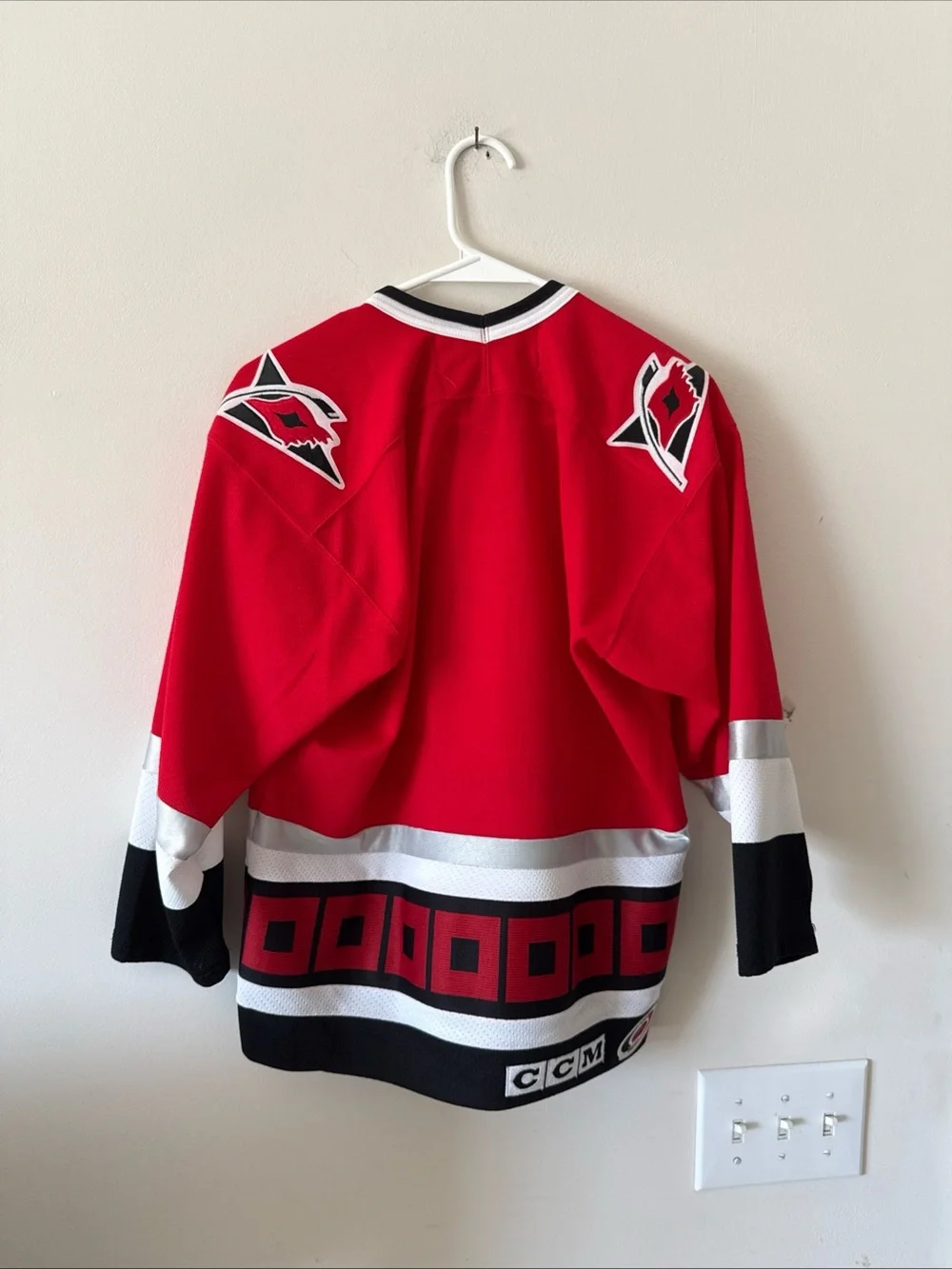 Boy’s CCM Carolina Hurricanes Official NHL Jersey Sz Youth L/XL - Red RARE